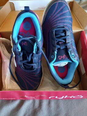 Ryka sneakers tennis shoes Continuum Women 5 NWT